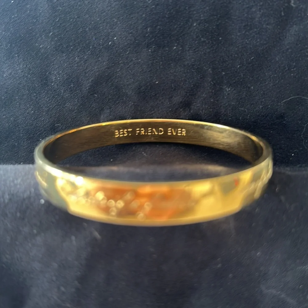 Kate Spade Bridesmaid Engraved Idiom Bangle Bracelet Gold”Best Friend Ever” - Picture 2 of 10